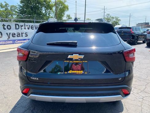 Used 2026 Chevrolet Trax LT FWD image 3