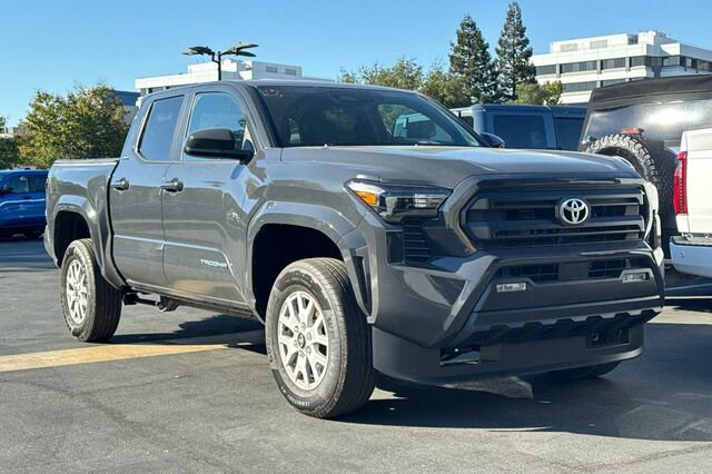 Used 2026 Toyota Tacoma SR5 AWD/4WD image 2