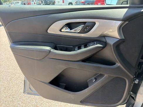Used 2023 Chevrolet Traverse LT FWD image 9