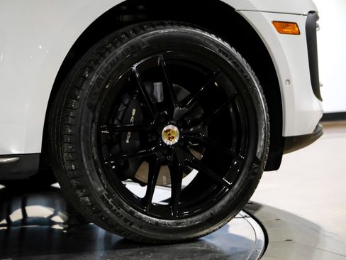 Used 2024 Porsche Macan image 59