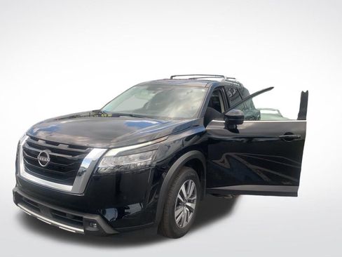 Certified 2022 Nissan Pathfinder SL w/ SL Black Package FWD image 2