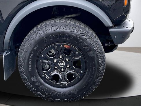 Used 2023 Ford Bronco Wildtrak image 34