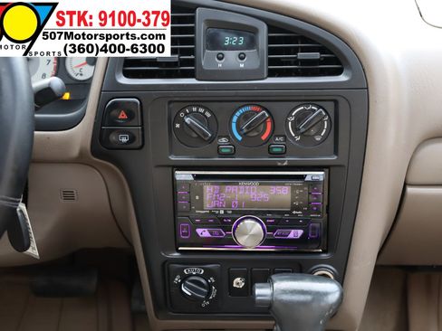 Used 2001 Nissan Pathfinder SE image 17