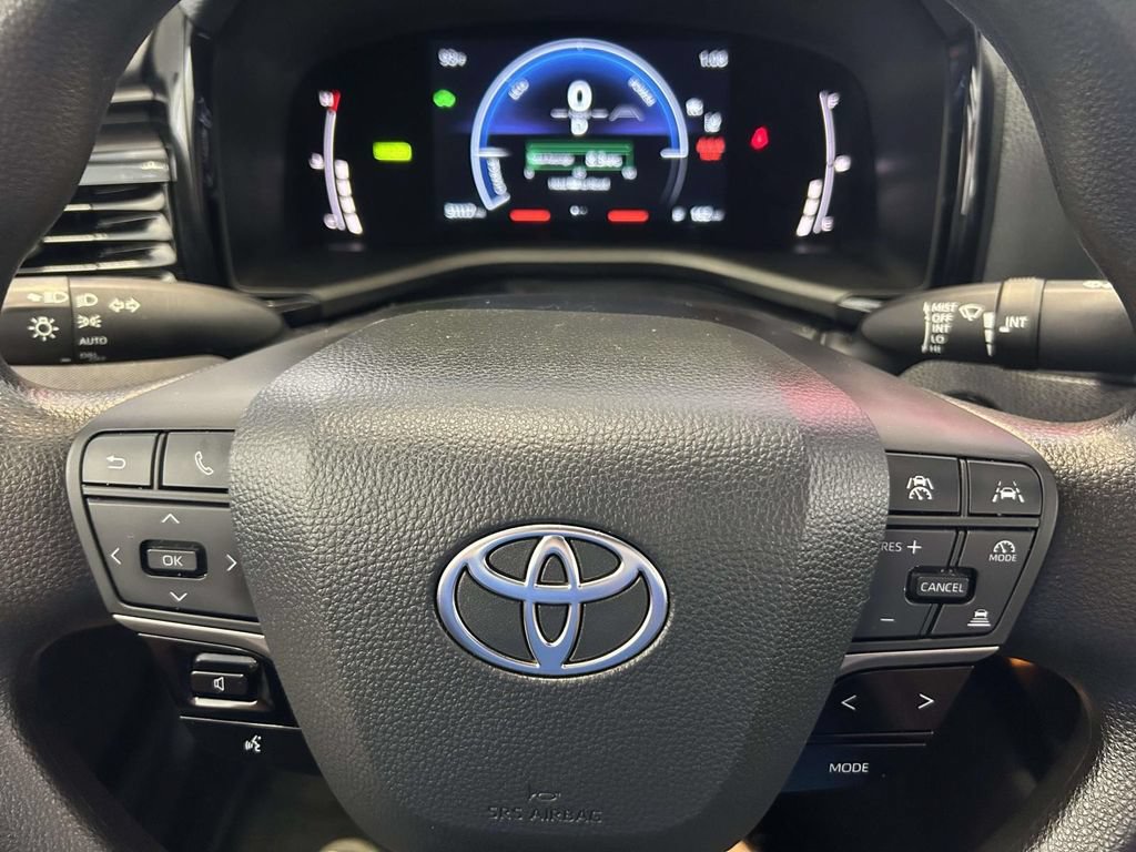 Used 2025 Toyota Camry LE FWD image 28