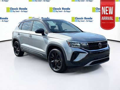 Used 2023 Volkswagen Taos SE w/ Panoramic Sunroof Package