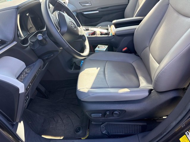 Used 2024 Toyota Sienna XLE w/ XLE Plus Package AWD/4WD image 4