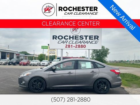 Used 2014 Ford Focus SE w/ SE Winter Package FWD image 1