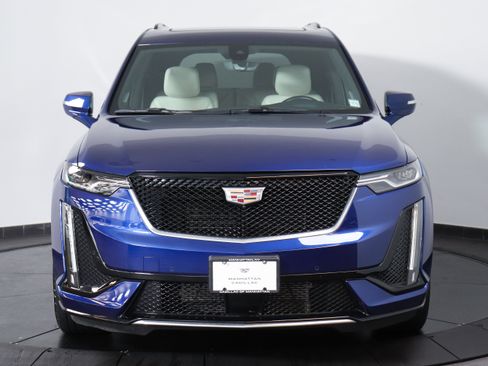 Used 2023 Cadillac XT6 Sport w/ Technology Package image 8