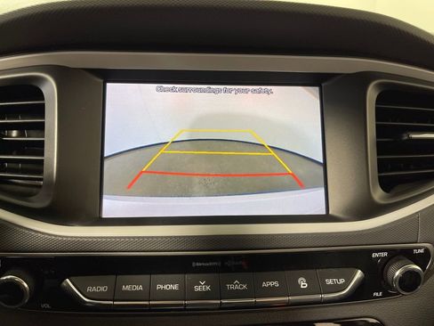 Used 2019 Hyundai Ioniq Plug-In Hybrid image 23