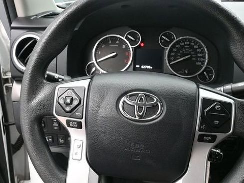 Used 2017 Toyota Tundra SR5 w/ SR5 Upgrade Package AWD/4WD image 25