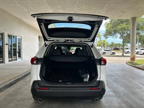 Used 2025 Toyota RAV4 XLE FWD image 31