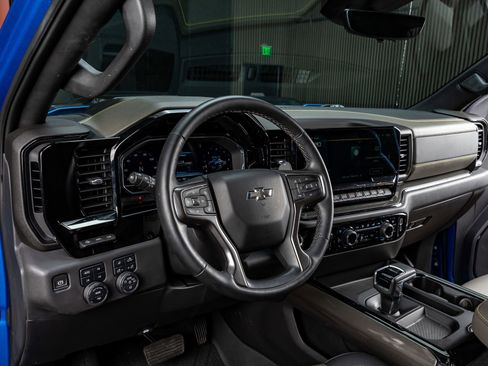 Used 2023 Chevrolet Silverado 1500 ZR2 w/ Technology Package image 13