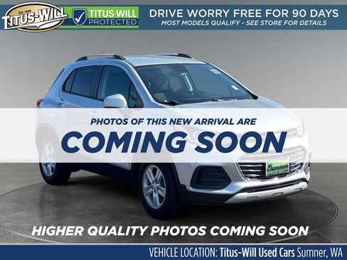 Used 2022 Chevrolet Trax LT w/ LT Convenience Package AWD/4WD image 1