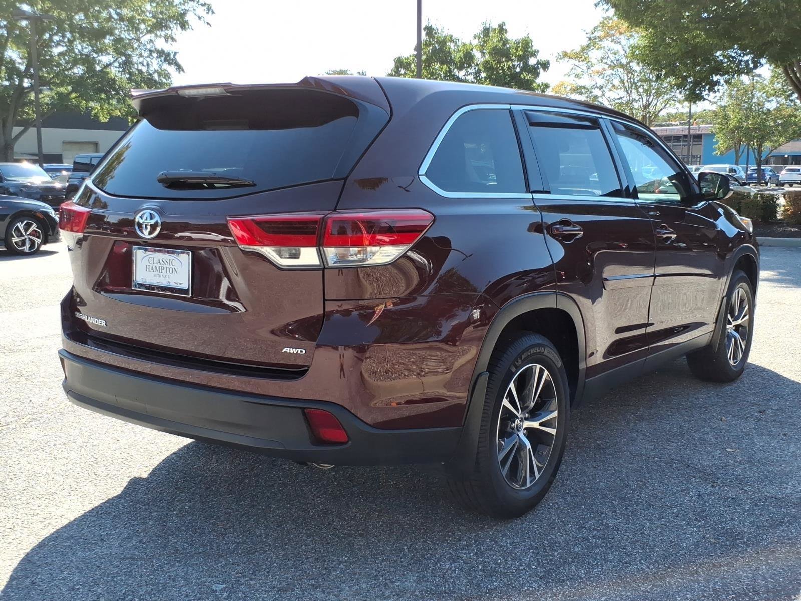 Used 2019 Toyota Highlander LE AWD/4WD image 8