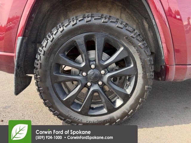 Used 2019 Jeep Grand Cherokee Altitude AWD/4WD image 9