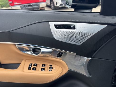 Used 2025 Volvo XC90 T8 Ultra w/ Protection Package Premier image 16