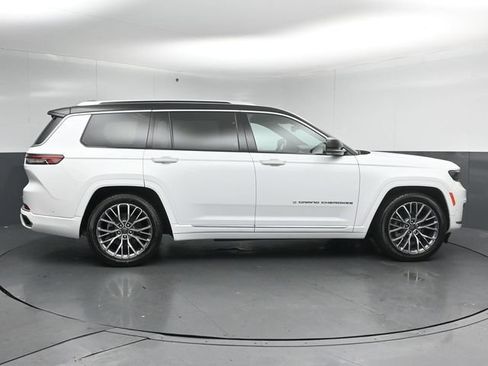 Used 2023 Jeep Grand Cherokee L Summit AWD/4WD image 8