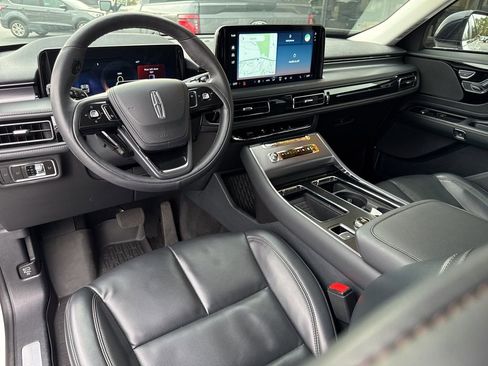 Used 2025 Lincoln Aviator Premiere image 22