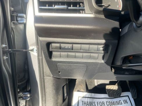 Used 2022 Mitsubishi Outlander SE image 14