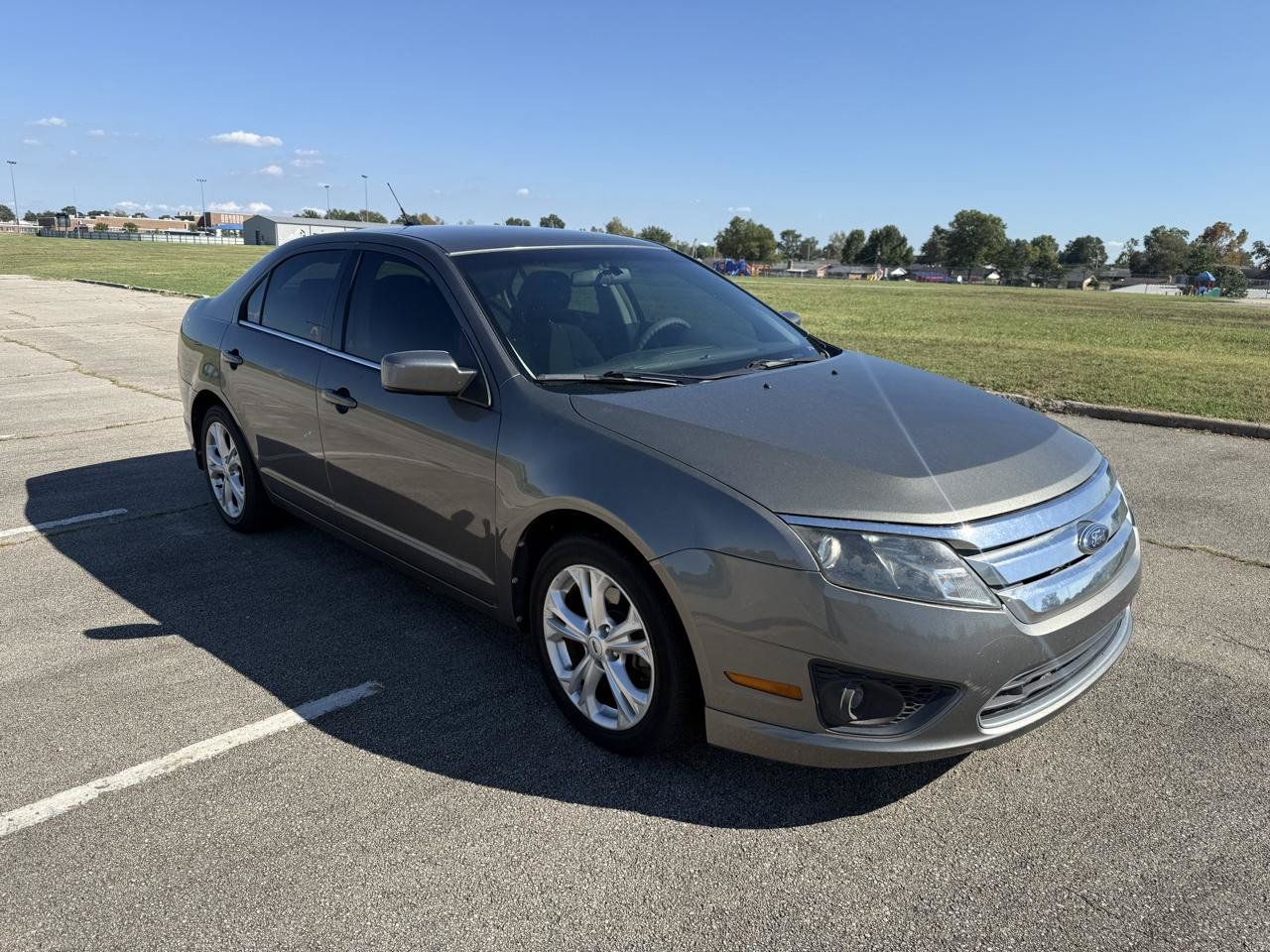 Used 2012 Ford Fusion SE FWD image 2
