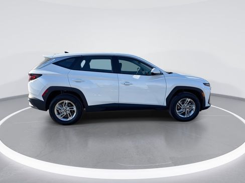 Used 2025 Hyundai Tucson SE image 9