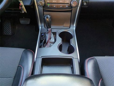 Used 2017 Toyota Camry SE image 18