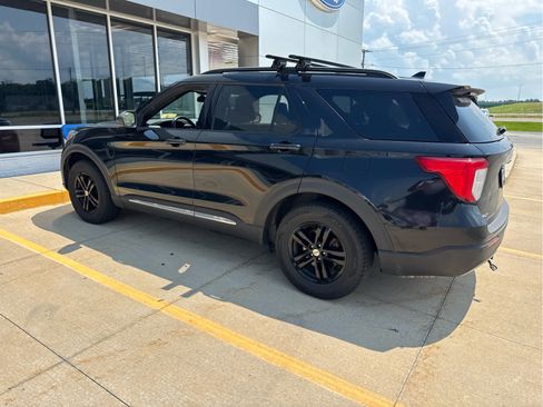 Used 2020 Ford Explorer XLT w/ Equipment Group 202A AWD/4WD image 2