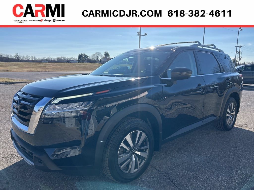 Used 2023 Nissan Pathfinder SL AWD/4WD image 3
