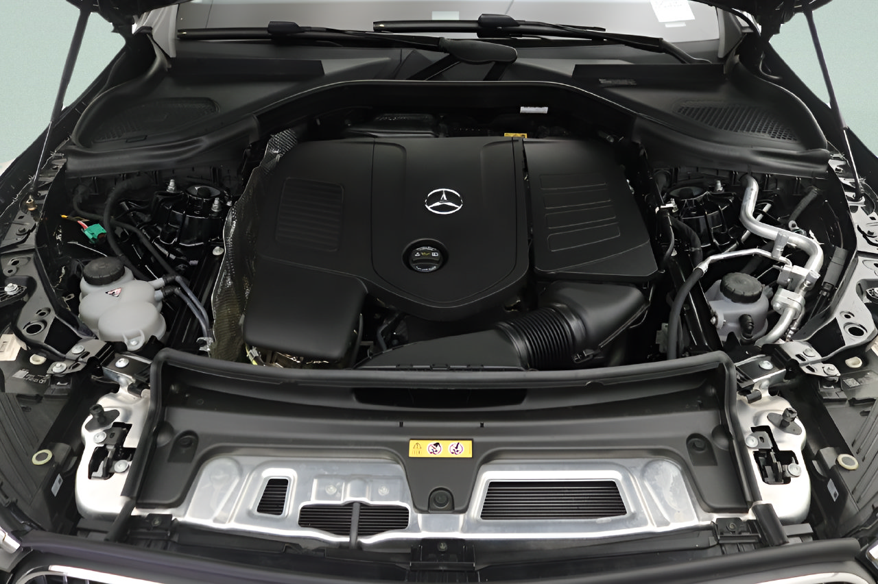 Used 2025 Mercedes-Benz GLC 350e 4MATIC image 24