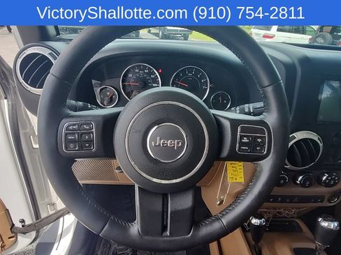 Used 2016 Jeep Wrangler Unlimited Sahara w/ Connectivity Group AWD/4WD image 9