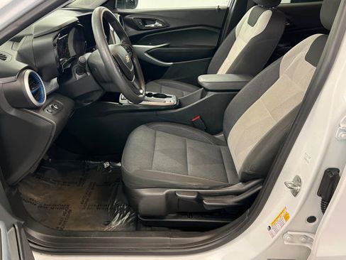 Used 2024 Chevrolet Trax LS FWD image 17
