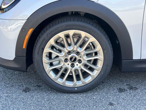 Used 2025 MINI Cooper 2-Door Hardtop image 9