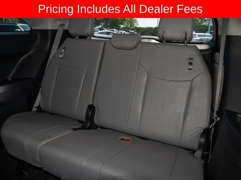 Used 2025 Toyota Sienna XLE FWD image 11