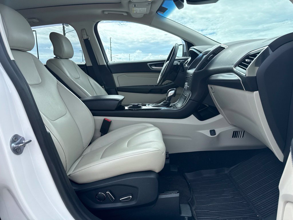 Used 2018 Ford Edge Titanium w/ Equipment Group 301A AWD/4WD image 10