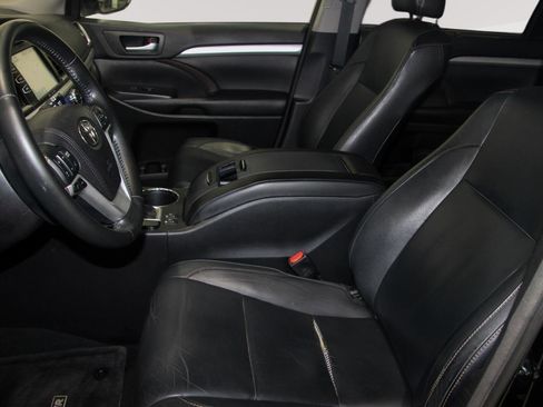 Used 2017 Toyota Highlander XLE image 18