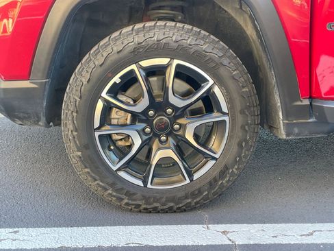 Used 2025 Jeep Compass Trailhawk image 23