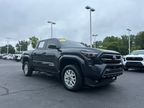 Used 2024 Toyota Tacoma SR5 AWD/4WD image 4