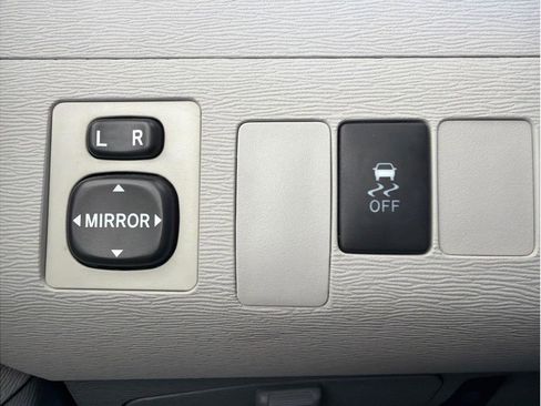 Used 2011 Toyota Sienna LE image 24