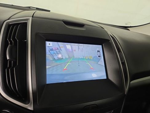 Used 2018 Ford Edge SEL w/ Equipment Group 201A FWD image 18