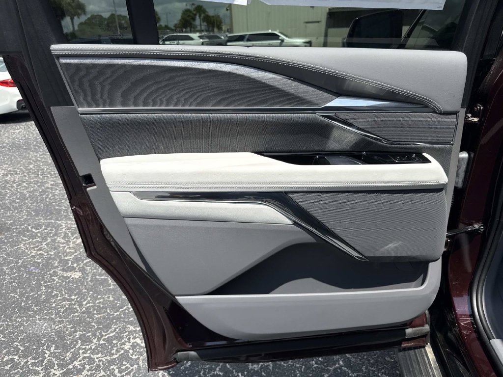 New 2025 Cadillac Escalade IQ Luxury 1 w/ Smart Trailering package AWD/4WD image 13