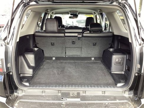 Certified 2024 Toyota 4Runner TRD Off-Road Premium image 31