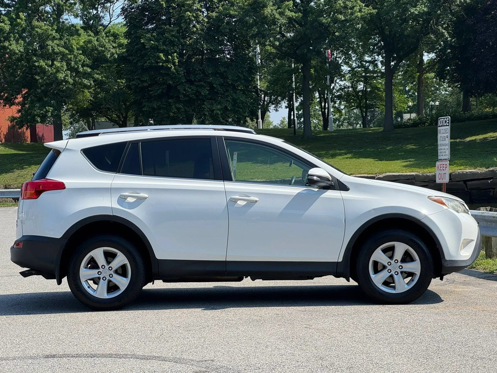 Used 2013 Toyota RAV4 XLE AWD/4WD image 5