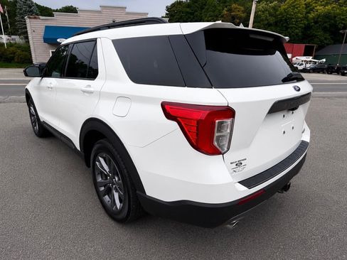 Used 2023 Ford Explorer XLT w/ Equipment Group 202A AWD/4WD image 4