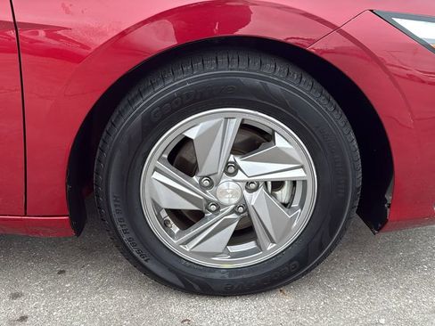 Used 2025 Hyundai Elantra SE FWD image 35