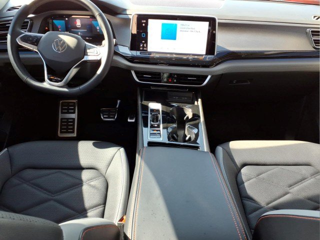 Certified 2024 Volkswagen Atlas Peak Edition SE AWD/4WD image 17
