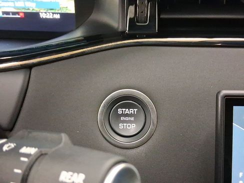 Used 2025 Land Rover Range Rover Evoque Dynamic SE image 24