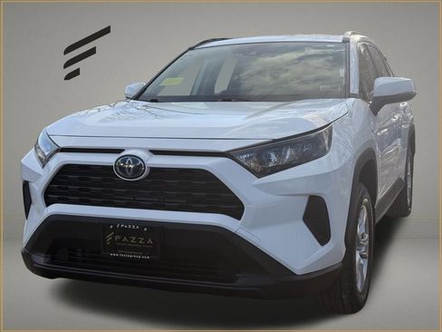 Used 2019 Toyota RAV4 LE image 1