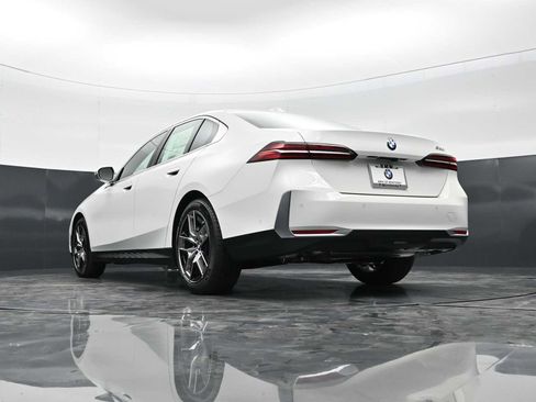 New 2026 BMW 530i w/ Convenience Package RWD image 28