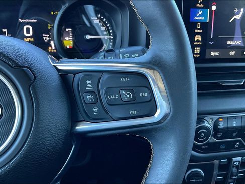 Used 2024 Jeep Wrangler Unlimited Sahara image 19