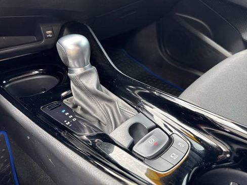 Used 2021 Toyota C-HR XLE FWD image 14